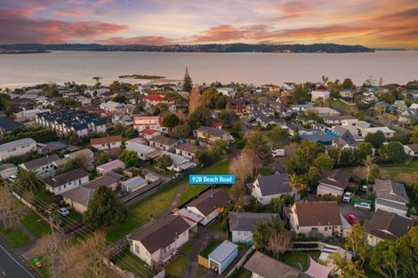 Photo of property in 92b Beach Road, Te Atatu Peninsula, Auckland, 0610
