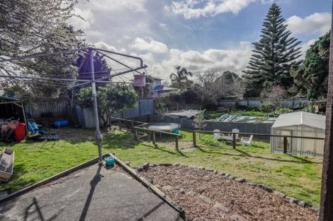 Photo of property in 5 Walton Road, Paraparaumu Beach, Paraparaumu, 5032
