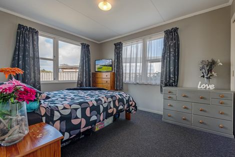 Photo of property in 22 Rhodes Drive, Kelvin Grove, Palmerston North, 4414