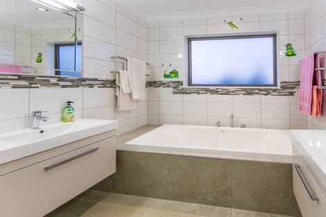 Photo of property in 15 Breton Close, Northwood, Christchurch, 8051