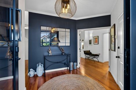 Photo of property in 8 Selwyn Road, Hospital Hill, Napier, 4110