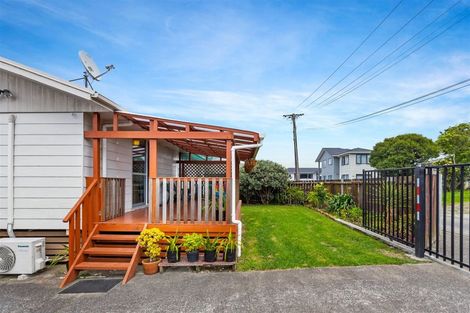Photo of property in 2/146a Don Buck Road, Massey, Auckland, 0614