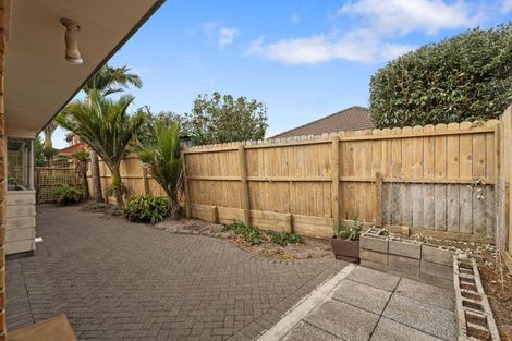 Photo of property in 8 Hagen Close, Golflands, Auckland, 2013