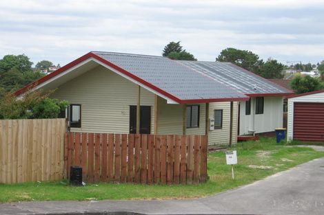 Photo of property in 38 Madigan Place, Glendene, Auckland, 0602