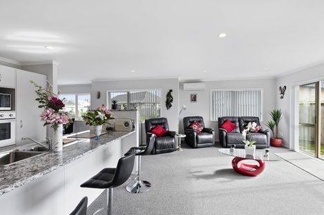 Photo of property in Trackside Villas, 27/91 Mako Mako Road, Levin, 5510