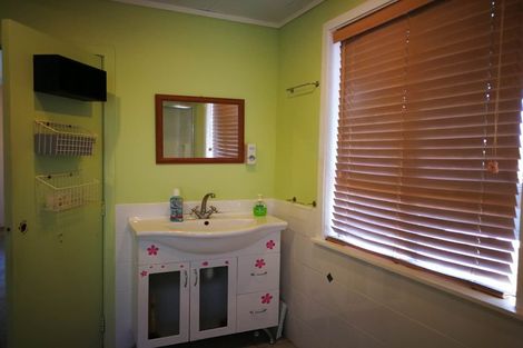 Photo of property in 10 Barron Drive, Green Bay, Auckland, 0604