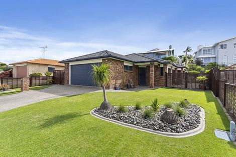 Photo of property in 44 Chesterfield Way, Orewa, 0931