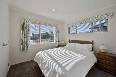 Photo of property in 66 Orotu Drive, Poraiti, Napier, 4112