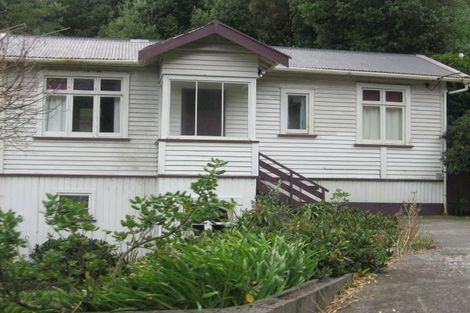 Photo of property in 64 Hungerford Road, Houghton Bay, Wellington, 6023