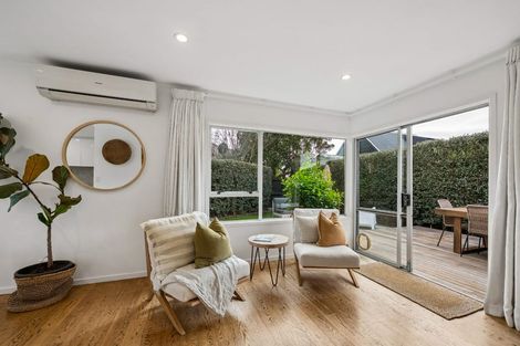 Photo of property in 2/7 Hanlon Crescent, Narrow Neck, Auckland, 0624