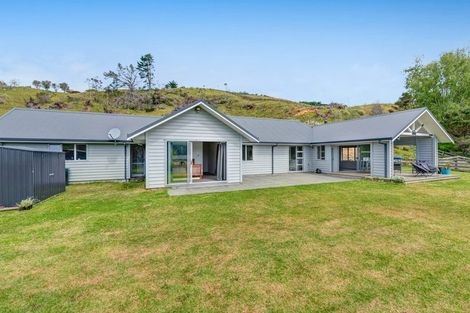 Photo of property in 2265 South Head Road, South Head, Helensville, 0874