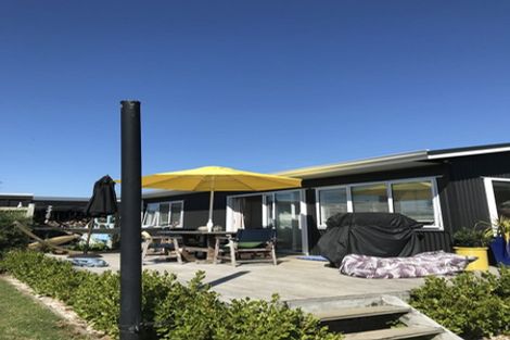 Photo of property in 165 Karewa Parade, Papamoa Beach, Papamoa, 3118