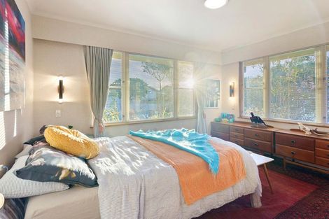 Photo of property in 11 Iti Grove, Waikanae, 5036