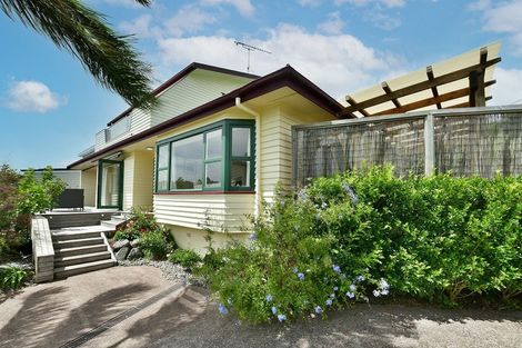 Photo of property in 45 Tindalls Bay Road, Tindalls Beach, Whangaparaoa, 0930