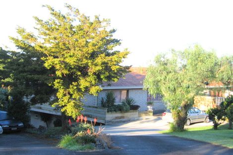 Photo of property in 16 Banksia Place, Goodwood Heights, Auckland, 2105