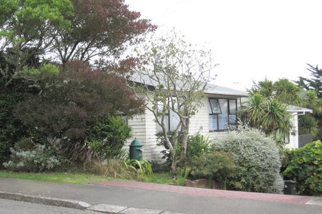 Photo of property in 28 Bancroft Terrace, Newlands, Wellington, 6037