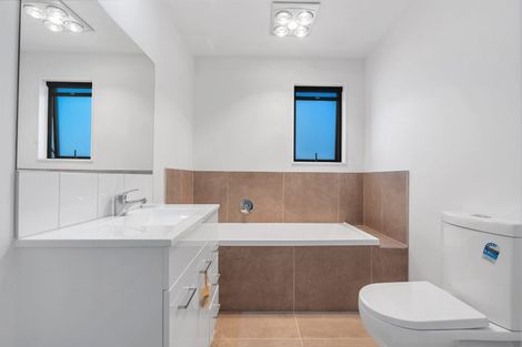 Photo of property in 14 Eileen Newey Place, Henderson, Auckland, 0612