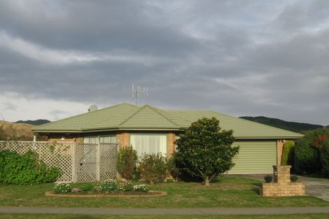 Photo of property in 102 Makarini Street, Paraparaumu, 5032