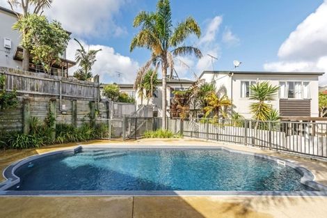 Photo of property in 2/34 Fields Parade, Oteha, Auckland, 0632