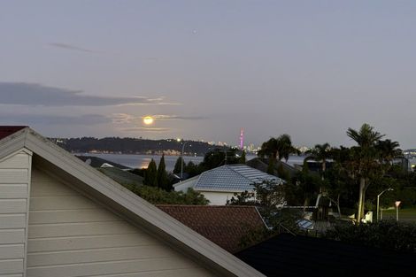 Photo of property in 3 Bridgehead Cove, West Harbour, Auckland, 0618