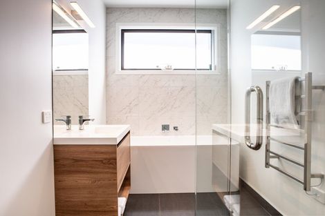 Photo of property in 31 Kirimoko Crescent, Wanaka, 9305