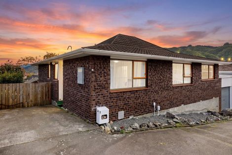 Photo of property in 1/21 Roband Crescent, Brown Owl, Upper Hutt, 5018
