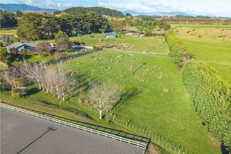 Photo of property in 593 Waikawa Beach Road, Waikawa Beach, Levin, 5573
