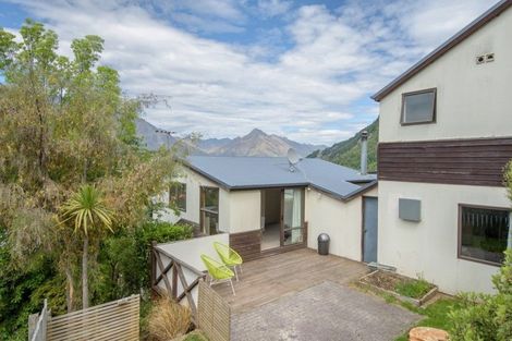 Photo of property in 9a Dart Place, Fernhill, Queenstown, 9300