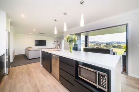 Photo of property in 22 Cyprus Place, Fitzherbert, Palmerston North, 4410