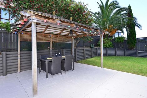 Photo of property in 31 Ronald Macken Place, Windsor Park, Auckland, 0632