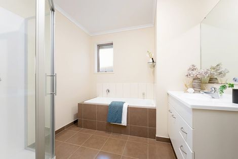 Photo of property in 23 Anna Lane, Glen Eden, Auckland, 0602