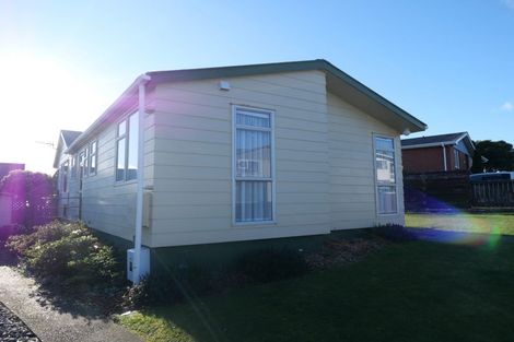 Photo of property in 115 Gloaming Hill, Titahi Bay, Porirua, 5022