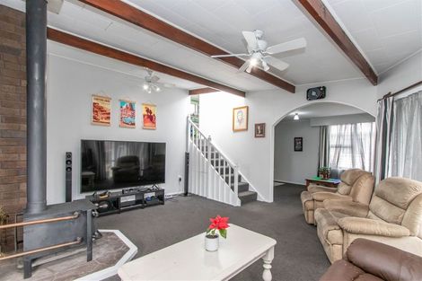 Photo of property in 6 Kowhai Street, Inglewood, 4330