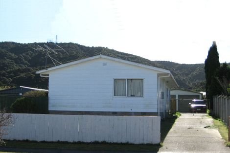 Photo of property in 5 Rakaia Grove, Wainuiomata, Lower Hutt, 5014