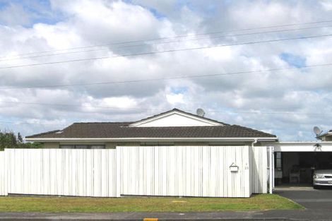 Photo of property in 2/23a Target Road, Totara Vale, Auckland, 0629
