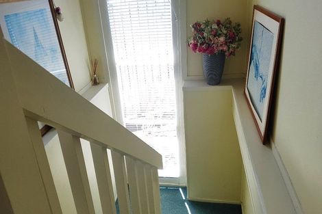 Photo of property in 38 Deverell Place, Northcross, Auckland, 0632