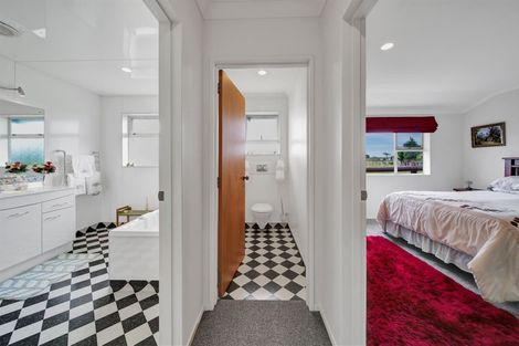 Photo of property in 10 Old Devon Road, Sentry Hill, New Plymouth, 4373