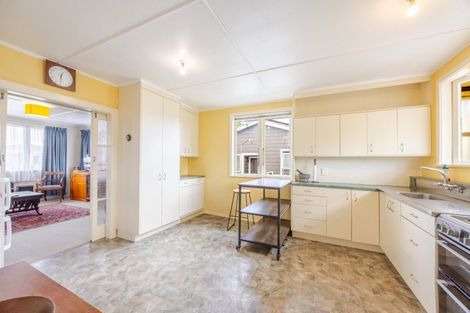 Photo of property in 6 Montgomery Street, Waipukurau, 4200