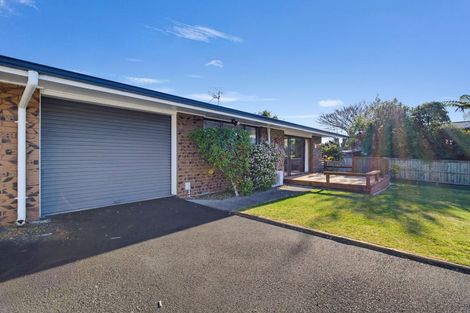 Photo of property in 10b Taurus Place, Kawaha Point, Rotorua, 3010