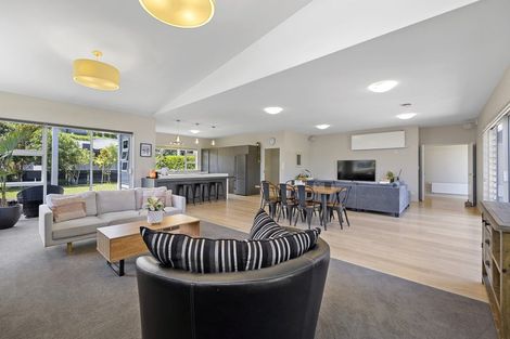 Photo of property in 32 Redwood Crescent, Hurdon, New Plymouth, 4310