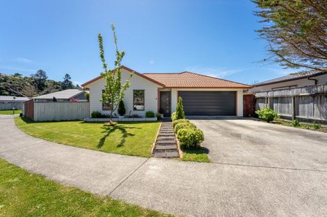 Photo of property in 6 Poppy Watts Grove, Stokes Valley, Lower Hutt, 5019