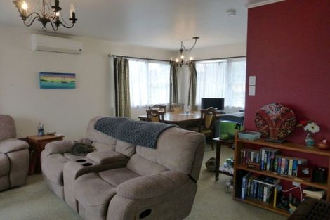 Photo of property in 46 La Rosa Street, Green Bay, Auckland, 0604