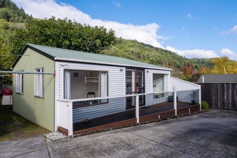 Photo of property in 146a Waikawa Road, Picton, 7220