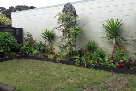 Photo of property in 6 Omata Road, Westown, New Plymouth, 4310