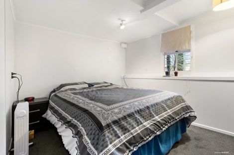 Photo of property in 170 Colwill Road, Massey, Auckland, 0614