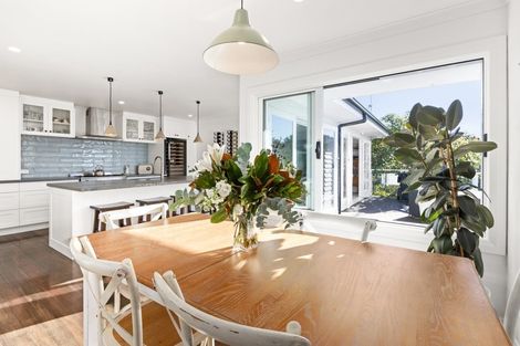 Photo of property in 101 Chaucer Road, Hospital Hill, Napier, 4110