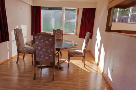 Photo of property in 5 Walnut Way, Maungaraki, Lower Hutt, 5010