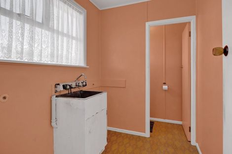 Photo of property in 13 Turakina Street, Merrilands, New Plymouth, 4312