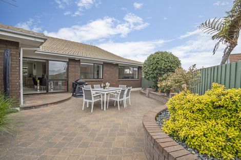 Photo of property in 2/10 Pinewood Grove, Botany Downs, Auckland, 2010