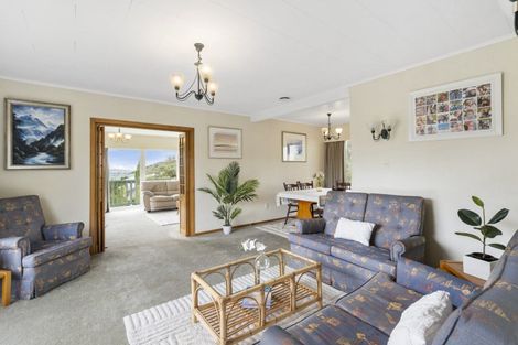 Photo of property in 72 Raroa Terrace, Tawa, Wellington, 5028